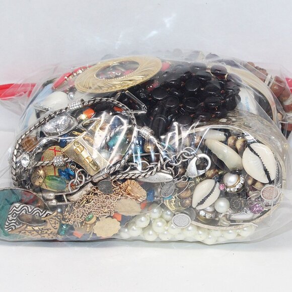 Vintage Wearable Jewelry Lot - Picture 2 of 5